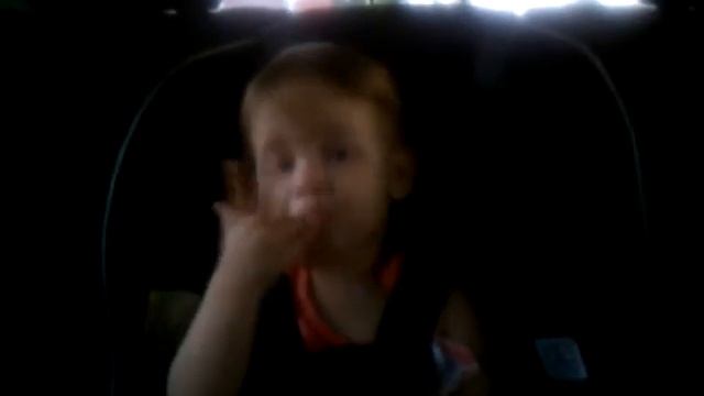 HILARIOUS! Baby lying to camera.Mouth full of food смотреть онлайн