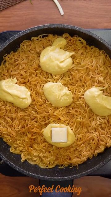 Quick Fried Egg Cheese Noodles #shorts #yumupfood смотреть онлайн