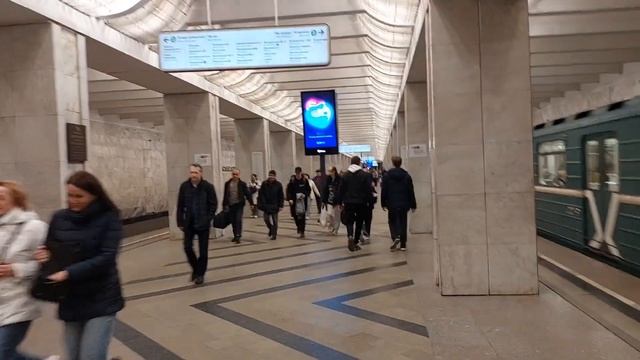 Прогулка по метро Домодедовская в Москве смотреть онлайн