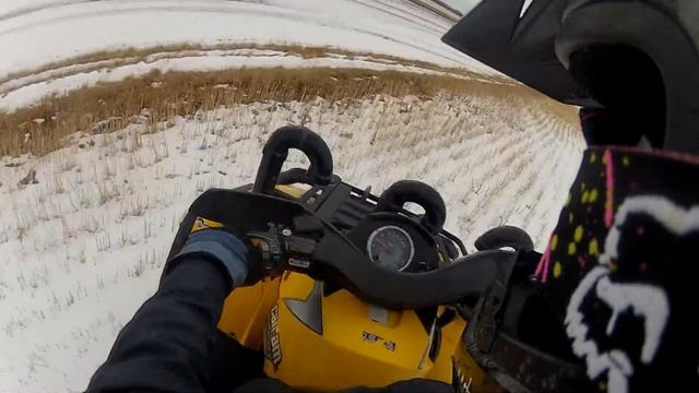 07 outlander 800 wheelies! смотреть онлайн