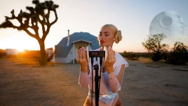 #8 ASMR princess leia licks your ears on tatooine [ aleksandraverse ]