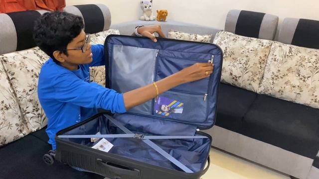 American Tourister Trolley | Airconic | Medium Check In Baggage | Unboxing | 4K смотреть онлайн