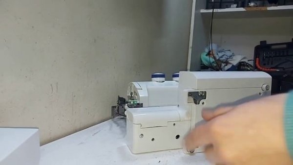 Разбираю швейную машину Leader