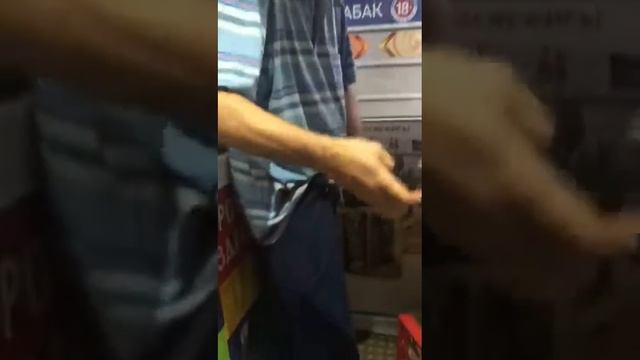 В табакерке парнягу трясет смотреть онлайн