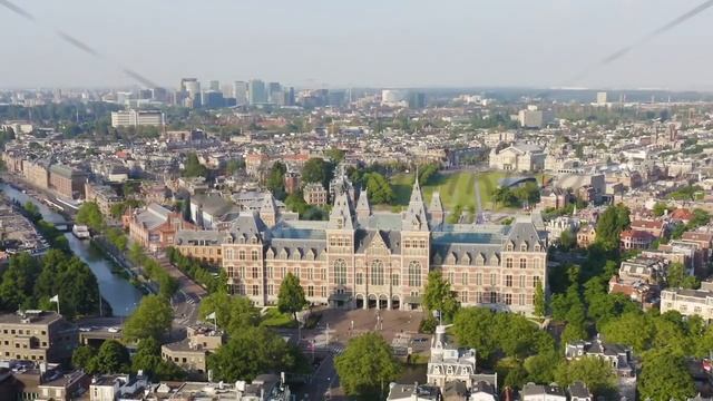 Dolly zoom. Amsterdam, Netherlands. Museum ( Rijksmuseum ). The building of the XIX century. Flying смотреть онлайн