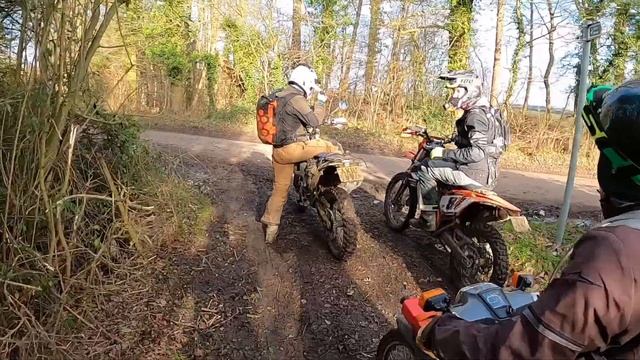 Trail riding on a Honda C90 смотреть онлайн