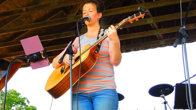 Tara Handrich - Daddy's Hands @ Erickson Center Curtis, MI (Holly Dunn cover) смотреть онлайн