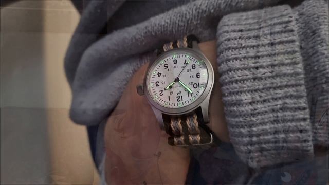 The BEST first mechanical watch? The gateway strap monster with history- Hamilton Khaki Field revie смотреть онлайн