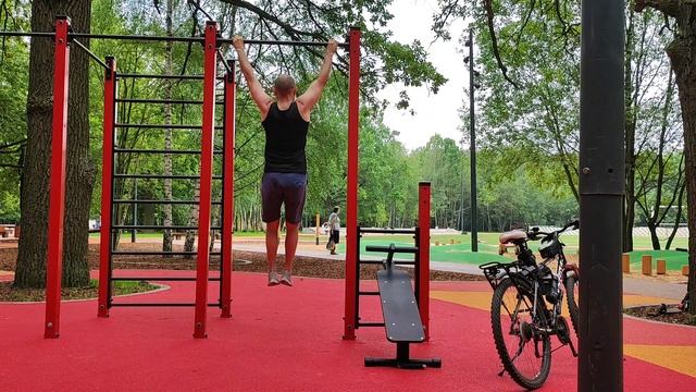 Тренировка в парке. Новое футбольное поле. смотреть онлайн