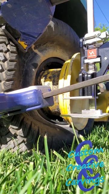 How to break a bead on a mower tire with a Viking Arm смотреть онлайн