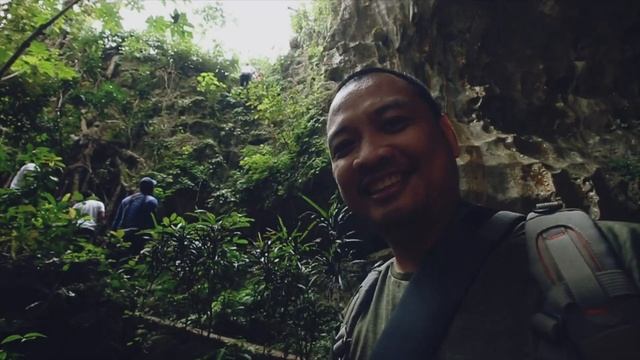 Rappelling down Callao Cave with SMOC смотреть онлайн