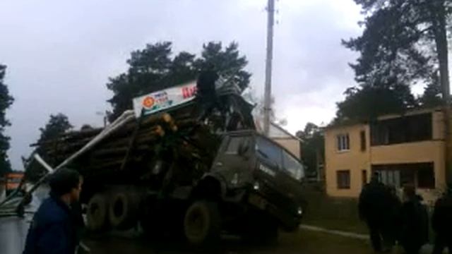 Камаз врезался в теплотрассу.mp4 смотреть онлайн