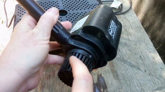 Step By Step Installing A Small Pond Water Pump / Fountain смотреть онлайн
