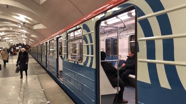 81-717/714.5М Перекраска Московский транспорт На станции Шипиловская смотреть онлайн