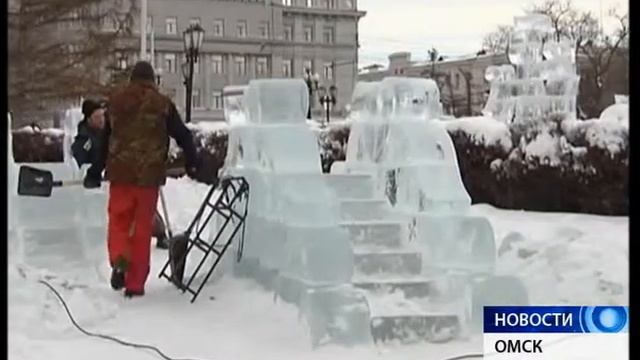 В сквере имени Дзержинского во всю строят ледовый городок смотреть онлайн