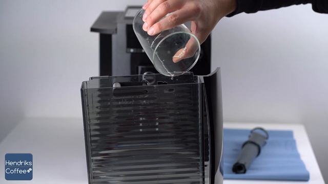 Onderhoud Jura E4 - Uitschakelen Waterfilter смотреть онлайн