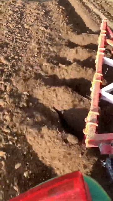 Пахота плуги аист 520 5х20 очень много надо доработать , стелят так себе , могут лучше , тест смотреть онлайн