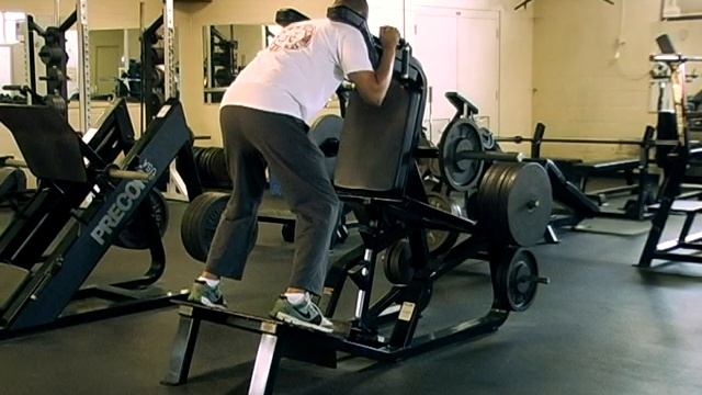 Super Squat 624 Machine - UA Aquatic Center Weight Room смотреть онлайн
