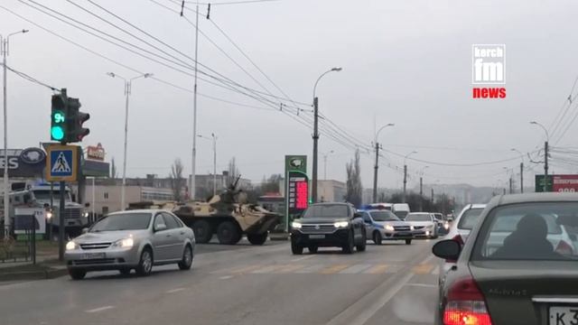 С заправки с мигалками смотреть онлайн