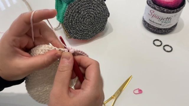 Makrome Cake İp İle Örgü Boyutlu Torba Çanta Yapımı смотреть онлайн