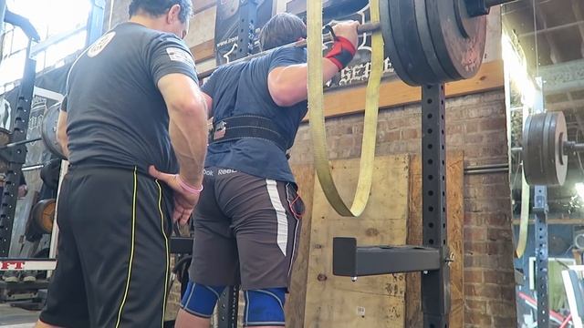 MAJOR SQUAT PROGRESS - 531x3 PAUSED SQUAT смотреть онлайн