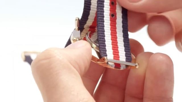 How to change your Daniel Wellington strap - NATO to NATO смотреть онлайн