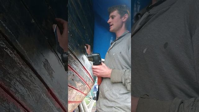 Morgan Using Oscillating Tool to remove old filler. смотреть онлайн