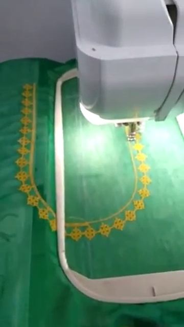 Simple kutch work computer embroidery on blouse смотреть онлайн