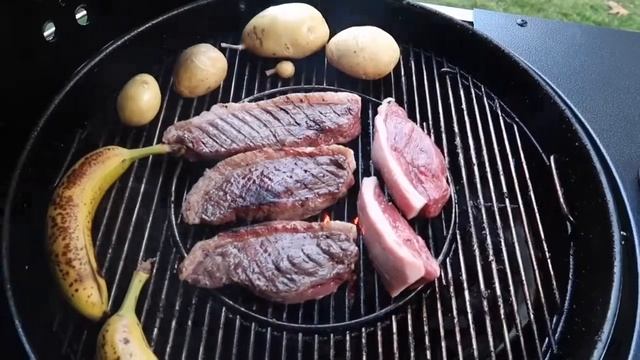 Picanha cooked on a Weber Performer Deluxe charcoal grill. смотреть онлайн