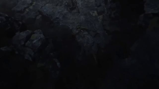 Speckles Vs The Brontoscorpians | Dino King: Journey To Fire Mountain