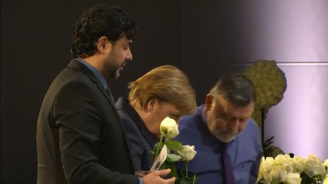 Merkel, Steinmeier and relatives pay tribute to Hanau victims | AFP смотреть онлайн