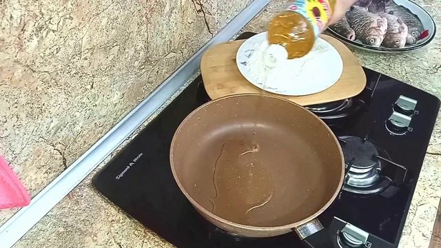 ЗОЛОТИСТЫЕ КАРАСИКИ НА СКОВОРОДЕ БЕЗ КОСТЕЙ. СЕКРЕТЫ ПРАВИЛЬНОЙ ЖАРКИ РЫБЫ. смотреть онлайн