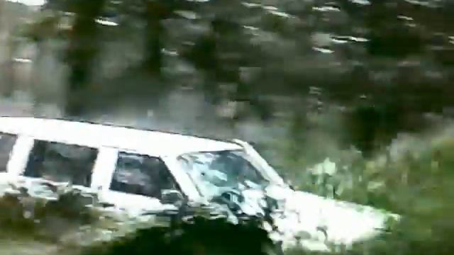 2 GQs on 37's in bogholes, grill comes off !! смотреть онлайн