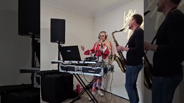 Dance Monkey (Love and Sax Remix) SHORT with live Vocals and Saxophone смотреть онлайн