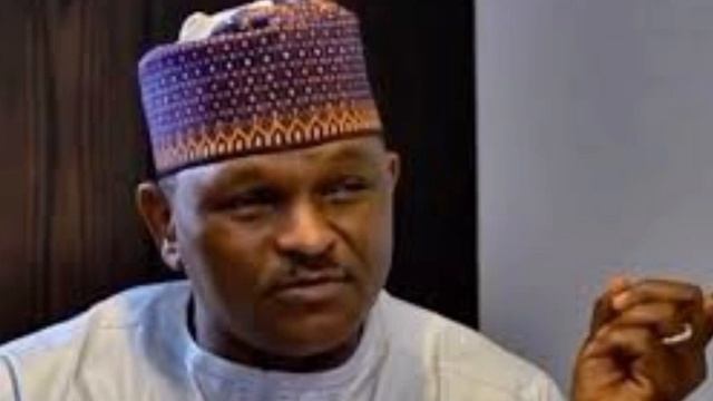 Daduminsa Major Hamza Al-mustapha ya tauna asirin wasu manya a qasannan... смотреть онлайн