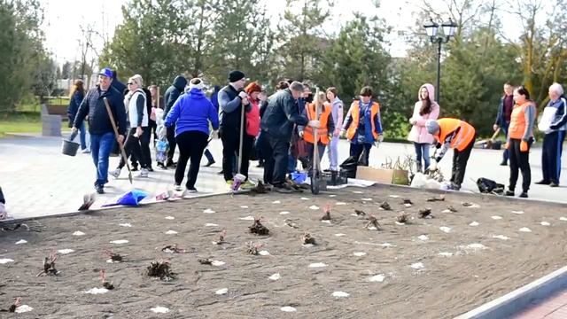 На Прикумье прошел первый в этом году "Цветочный субботник" смотреть онлайн