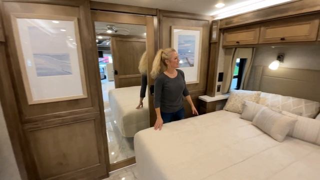 Tiffin Motorhomes-Phaeton-37 BH