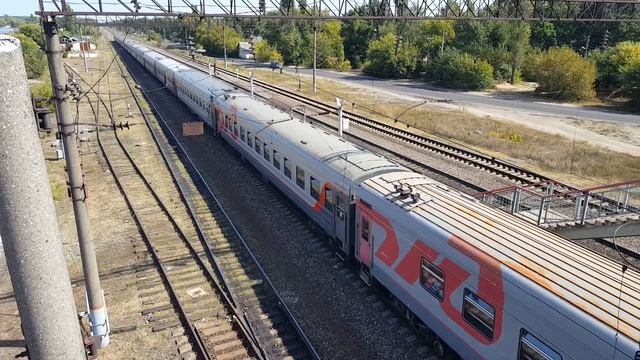 Электровоз ЭП1М-756 с пассажирским поездом смотреть онлайн