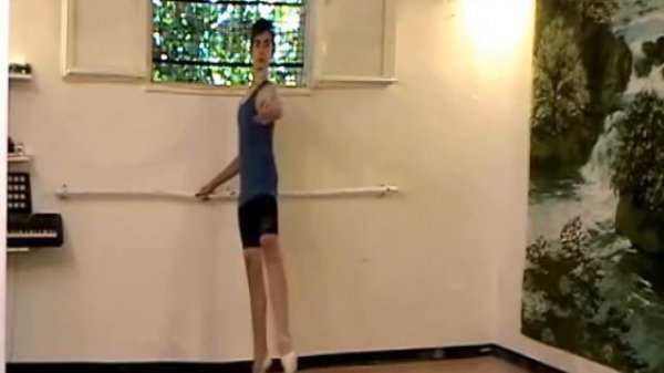 Tombè с полуповоротом sur le cou-de-pied en dehors и en dedans