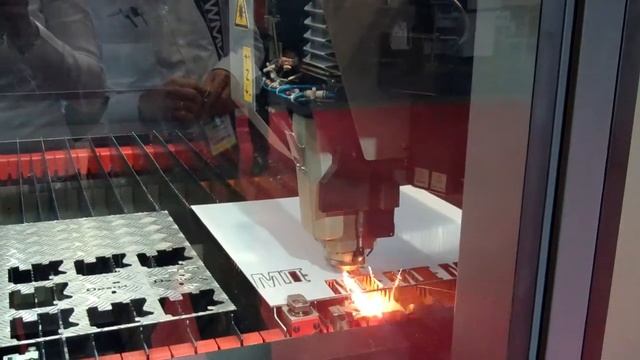 Amada FOM2 NT Laser machine at work смотреть онлайн