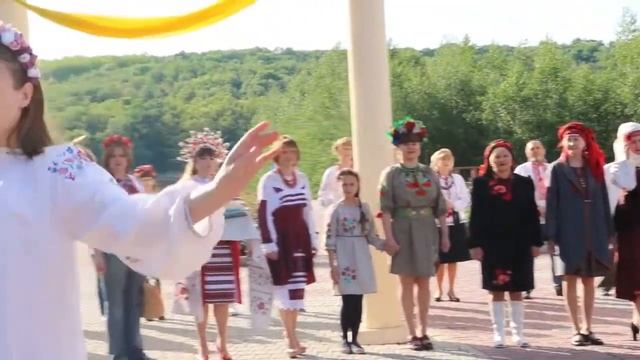 Бахмут IN.UA - Дефиле на День вышиванки Бахмут- 2016 смотреть онлайн