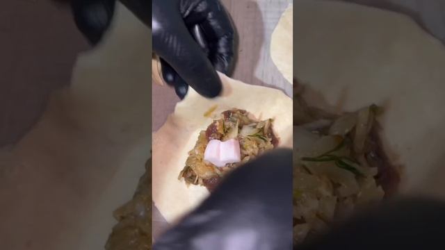 Слоенная САМСА из самого обычного теста. ПОПРОБУЙ ведь это НЕРЕАЛЬНАЯ ВКУСНЯТИНА 🤤 смотреть онлайн