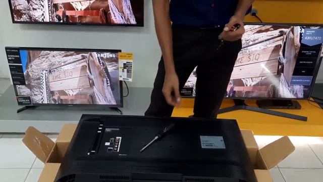 Samsung 32" Smart TV Unboxing смотреть онлайн