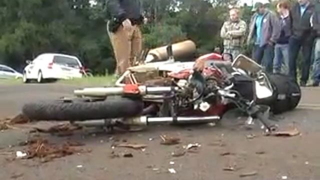 Motociclista morre em acidente na PR 493 - 30 04 2012 смотреть онлайн