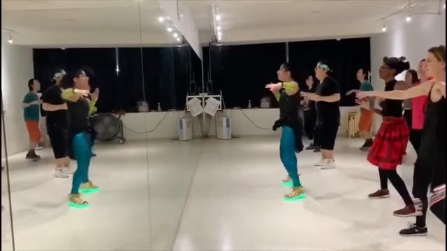 Zumba Fitness With Bhvya-Song Yo Yo by Oscarcito смотреть онлайн