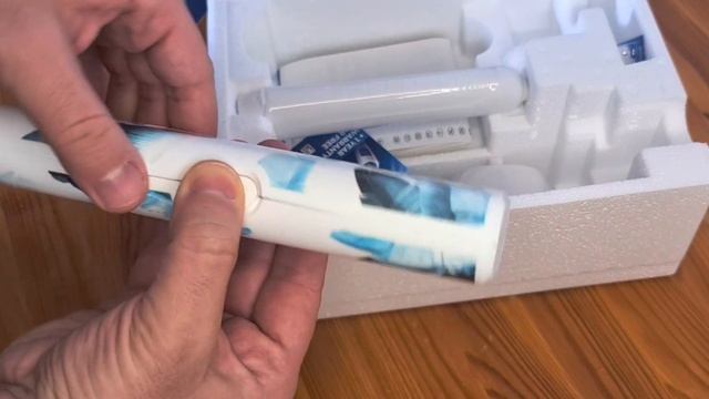Oral-B PRO 1 750 Unboxing смотреть онлайн