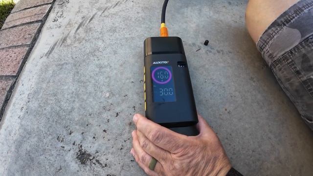 AUXITO A501 Tire Inflator Portable Air Compressor Unboxing/Product Review смотреть онлайн