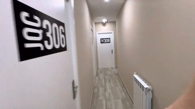 El hostal más económico que encontré en Madrid, España, con baño privado смотреть онлайн