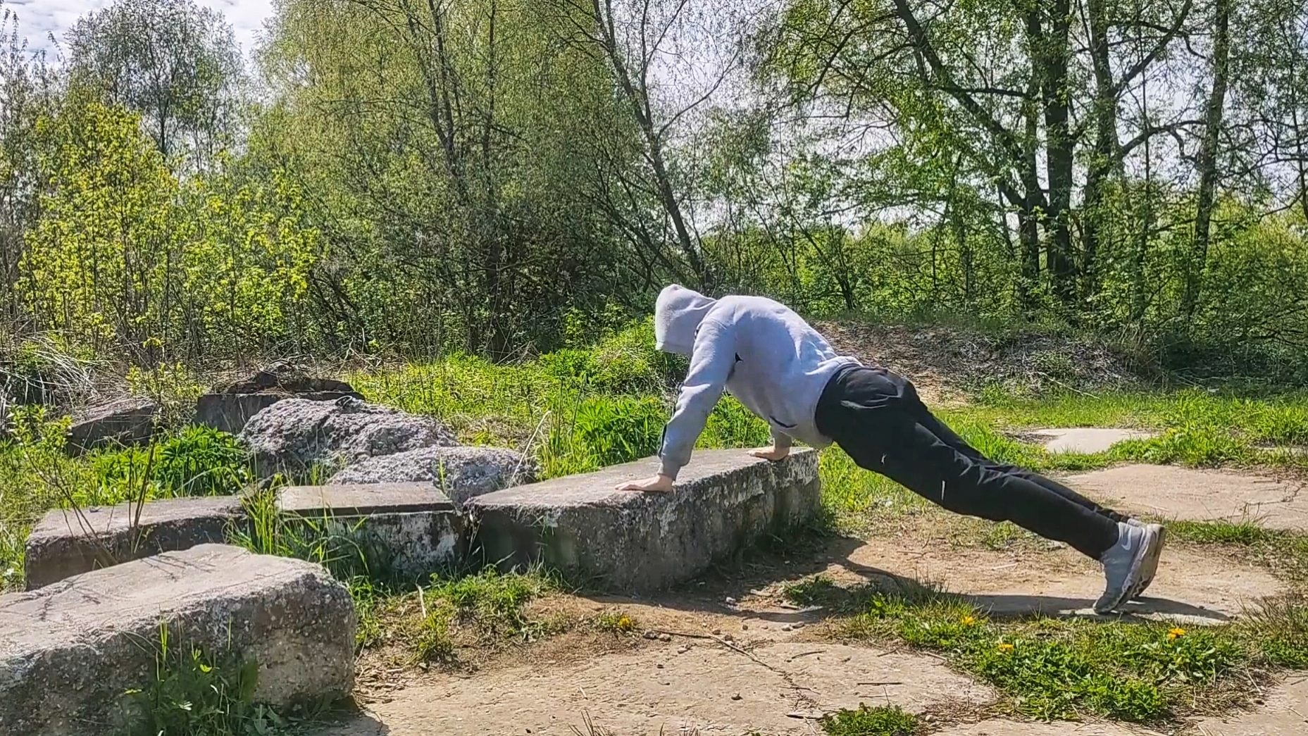 Тренировка на даче на участке и в лесу. смотреть онлайн