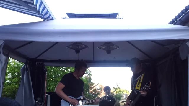 Too Hop for the Bitches - Sharp Dressed Man LIVE (ZZ Top cover) смотреть онлайн